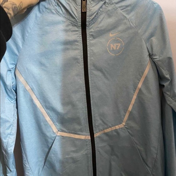 Nike N7 Windbreaker - Picture 2 of 2